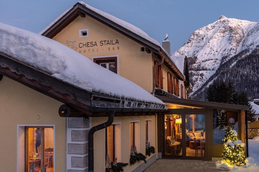 Hotel Chesa Staila La Punt-Chamues-ch Esterno foto